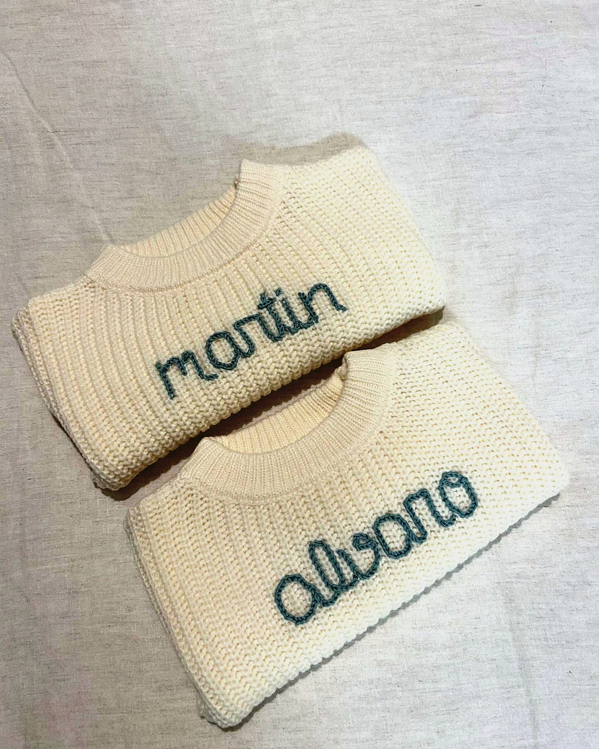 Dos jerséis para primos: martin y alvaro en verde agua